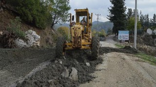 Selden etkilenen Serik yolları temizleniyor