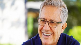 Zülfü Livaneli Okurlarına QR Kod Sürprizi!