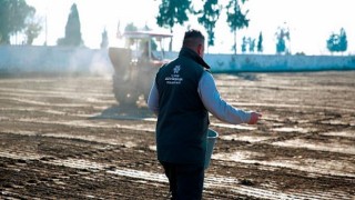 Aydın Büyükşehir Belediyesi tarım arazilerini değerlendirmek için arpa ekimine başladı