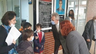 İstanbul Özel Saint-Joseph Fransız Lisesi desteğiyle Şehit Burhan Öner İlkokulu’nda materyal donatılan sınıfın açılışı gerçekleşti.