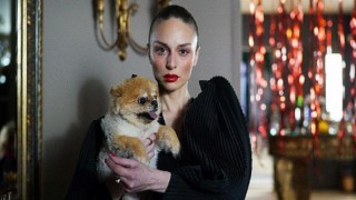 Nilperi Şahinkaya’nın Başrolünde Yer Aldığı Yeni beIN ORIGINALS Dizisi “Nasıl Fenomen Oldum”un Çekimleri Başladı!