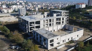Serik Kültür Merkezi bünyesindeki düğün salonunda beton imalatı bitti