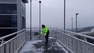 Üstgeçitlerde buzlanmaya karşı çalışma