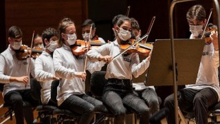 Yorglass Barış Çocuk Orkestrası’ndan yardım konseri