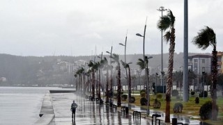 Aliağa’da Fırtına Etkisini Sürdürecek