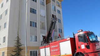 Belediye Ekiplerimiz Tarafından Buz Sarkıtları Çalışması