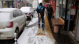 Belediye Ekiplerinden Kar Temizleme Çalışması
