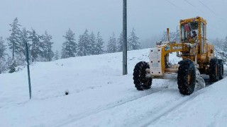 Büyükşehir Belediyesi’nin kırsalda kar mesaisi