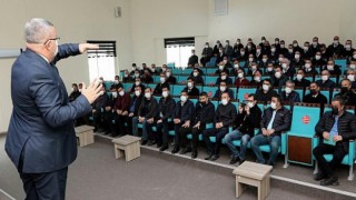Büyükşehir, Otobüs Şoförlerine Hizmet İçi Eğitim Semineri Veriyor