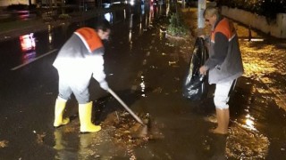 Fen İşleri Müdürlüğü ve Temizlik İşleri Müdürlüğü Ekipleri Gece Nöbetindeydi