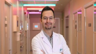 Penguen yürüyüşü karda düşmekten koruyor