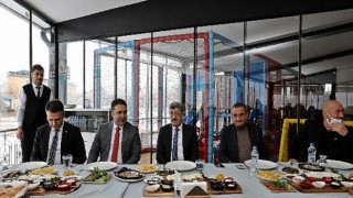 Vali Bilmez gazetecilerle bir araya geldi