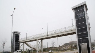 Yeni üst geçitle duraklara ulaşım kolaylaştı