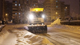 Belediye Ekipleri Kar Mesaisini Sürdürüyor
