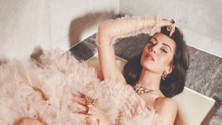 Gökçe Bahadır - Oyunculuk sonsuz bir keşif ve bitmeyen bir yolculuk