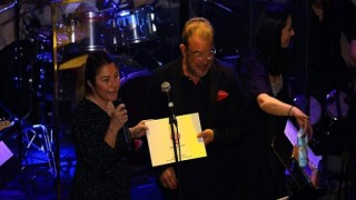 Kadınlar Günü’nde Erkekler “Bir kız çocuğunun geleceği ol” Mesajıyla Konser Verdi