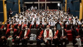 Sağlık öğrencilerinin beyaz önlük giyme coşkusu