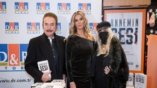 Tülay Demir Oktay Diyarbakır annelerinin sesi olan kitabını D&R’da tanıttı