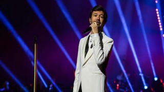 Yalın ‘Unutulmaz Şarkılar’ Konserinde Dakikalarca Alkışlandı