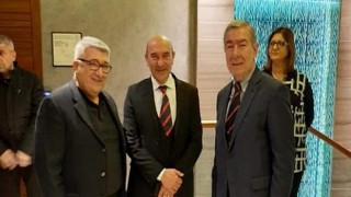 Akademisyen ve yazar Münci Kapani’nin 400 kitabını ailesi kampanyaya bağışladı