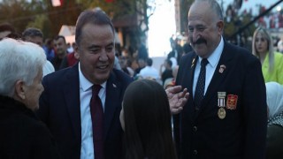 Başkan Böcek belediye personeli ile iftarda buluştu