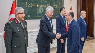 Başkan Vekili Özuslu, İzmir Valiliği’ndeki bayramlaşma törenine katıldı