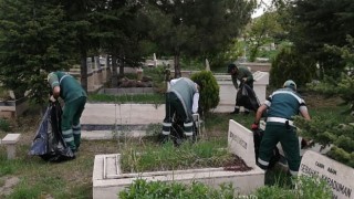Bayram Öncesi Mezarlık Temizliği