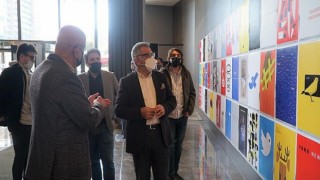 ‘Fake News’ afiş sergisi İstinye Üniversitesi’nde ziyarete açıldı