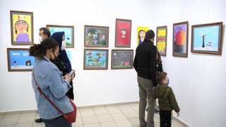 Minik ressamların sergisi tam not aldı