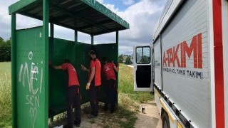 Duraklara yazılan yazıları A Takımı sildi