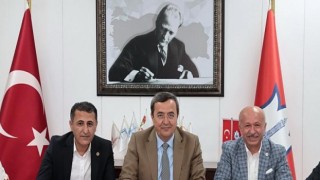 Konak’ta imzalar emekten yana atıldı