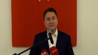 Ali Babacan Erzurum’da: ‘Mutlu azınlık hiçbir iş yapmıyor, devlet onlara 400 milyar faiz ödüyor’