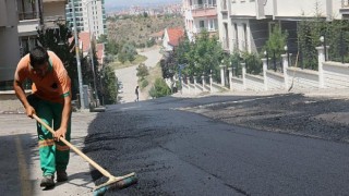 Çankaya Belediyesi, bu hafta Emek, Kırkkonaklar ve Yaşamkent Mahallesinde tam kaplama asfalt çalışması yaptı.