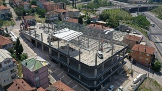 Dilovası Katlı Otoparkta çatı montajı yapılıyor