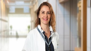 Güneşin etkilerinden korunmak için mutlaka güneş gözlüğü ve şapka kullanılmalı