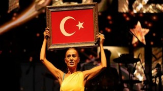 30 Ağustos Zafer Bayramı 100. Yıl konserinde 100 bin üzerinde Kocaelili, Yıldız Tilbe ile Sekapark’ta tarihi bir gece yaşadı