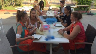 Çocuklar tenise, veliler Seramik’e