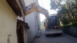 Metruk binalar huzur ve güvenlik için yıkılıyor