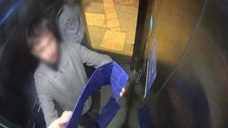 Asansör kabinlerine zarar verdiler
