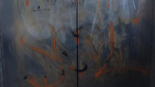 Asansörü boyayıp kapısını tekmeleyerek, zarar verdiler