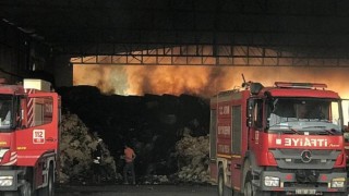 Aydın Büyükşehir Belediyesi İtfaiyesi’nden fabrika yangınına hızlı müdahale