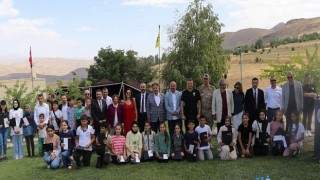 Bayburtlu çocuklar Çoruh Nehri’ni sanatla yıkadı