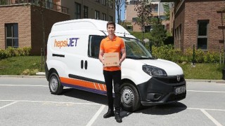 Hepsiburada’dan ön siparişle alınan iPhone 14’ler, 23 Eylül Cuma günü, günün ilk dakikalarından itibaren sahiplerini bulmaya başladı