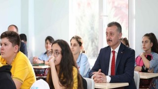 Kocaeli Belediye Başkanı Tahir Büyükakın’dan Öğrencilere Mesaj