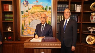 Tarım Bakanı Vahit Kirişçi Nevşehir Belediyesini Ziyaret Etti