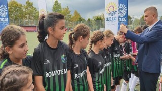 U 13 Kız Futbol Turnuvasının Şampiyonu Kocaeli Kadın Futbol
