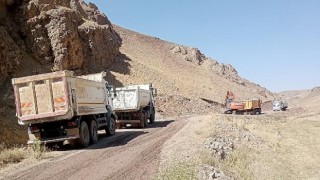 Van Büyükşehir Belediyesi Gürpınar’da 13 Km Asfalt Yaptı