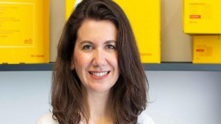 Denizden Şahika Ercümen’in eliyle çıkan atıklar, Seçkin Pirim tasarımı ile ödül heykeline dönüşüyor