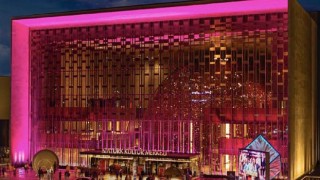 GE Healthcare, meme kanseriyle ilgili farkındalığı artırmak için AKM’yi pembe renkte ışıklandırıyor