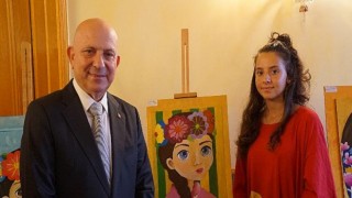 Hastane sınıflarında eğitim alan öğrencilerin eserleri sergi oldu